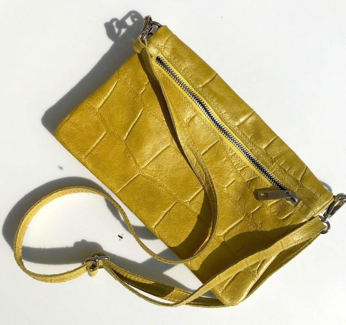 Clutch mit Prägung - kleine Handtasche